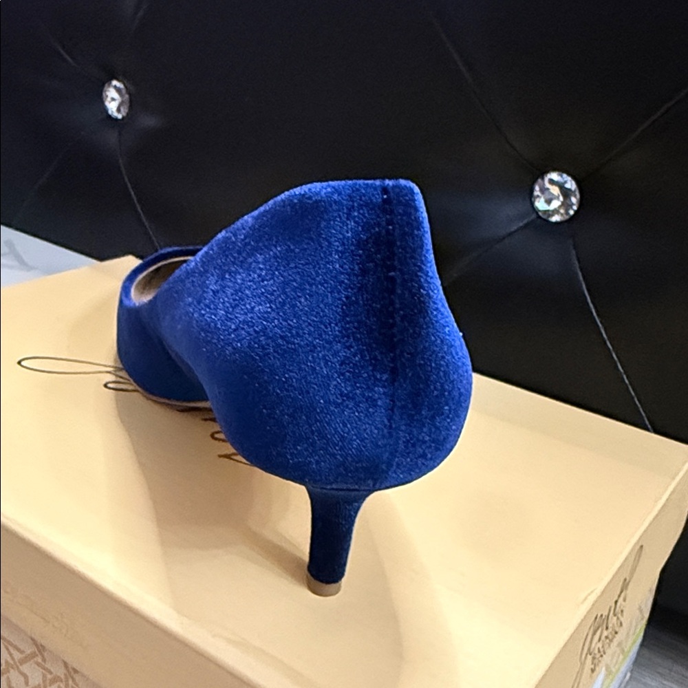 Badgley Mischka Navy Pointed-Toe Kitten Heel Pump - Picture 8 of 9